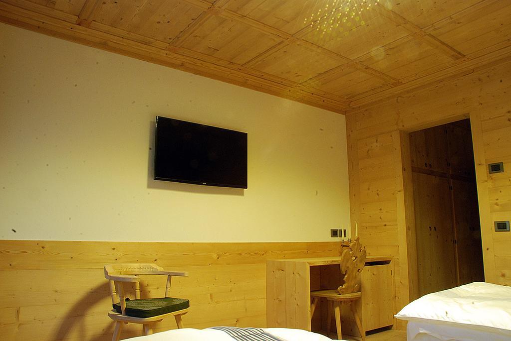 Jaegerhaus Agriturismo Cortina d'Ampezzo Ruang foto