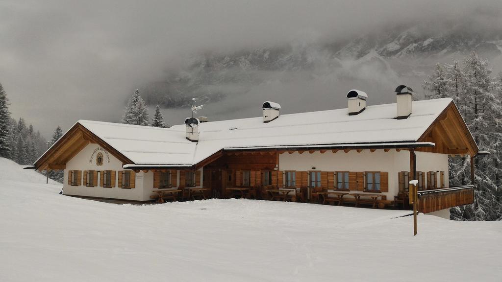 Jaegerhaus Agriturismo Cortina d'Ampezzo Bagian luar foto